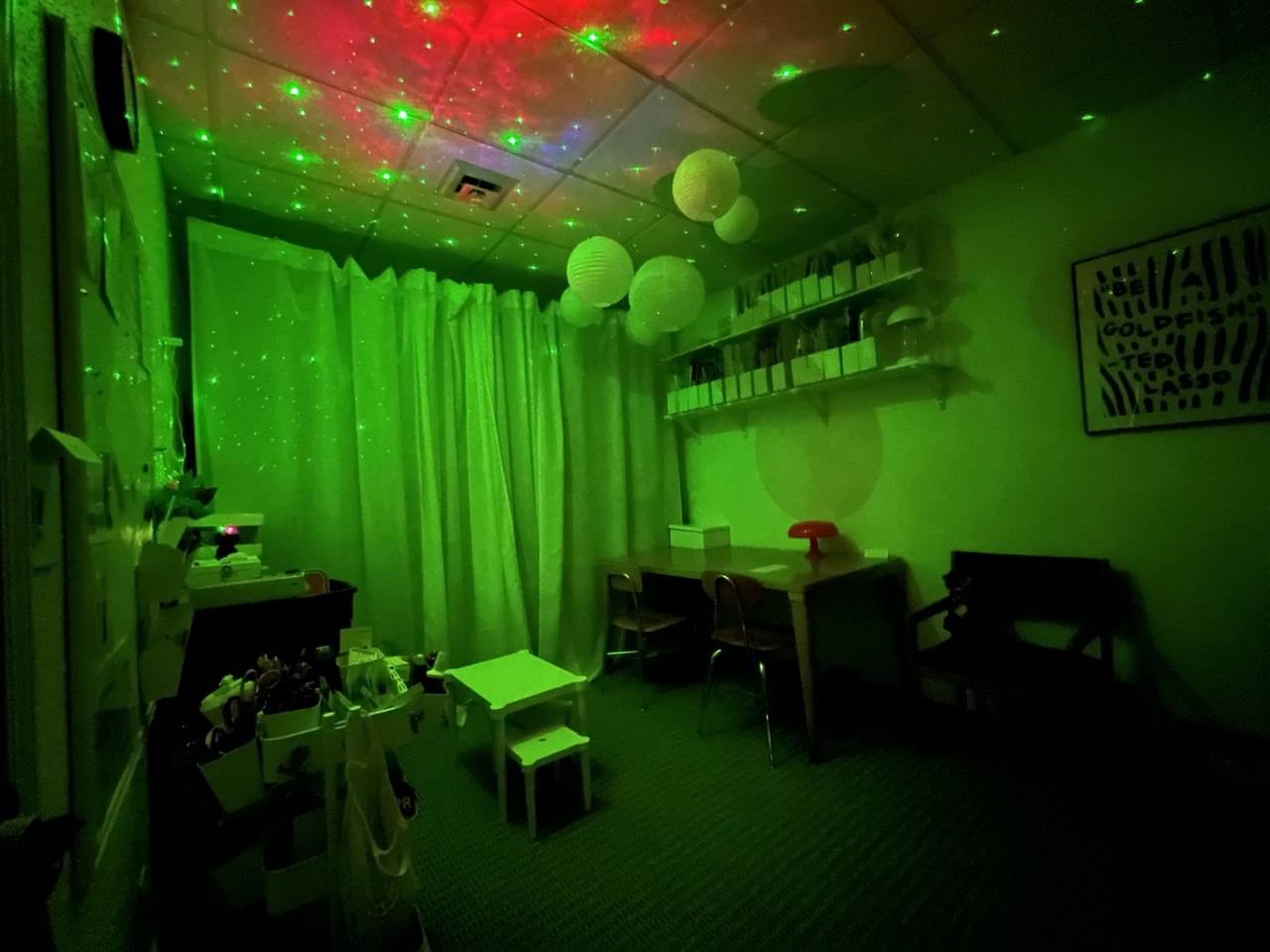 Session room in Sensory mode with green northern lights style lighting pointed at the ceiling and providing a nice calming lighting effect in the room. 